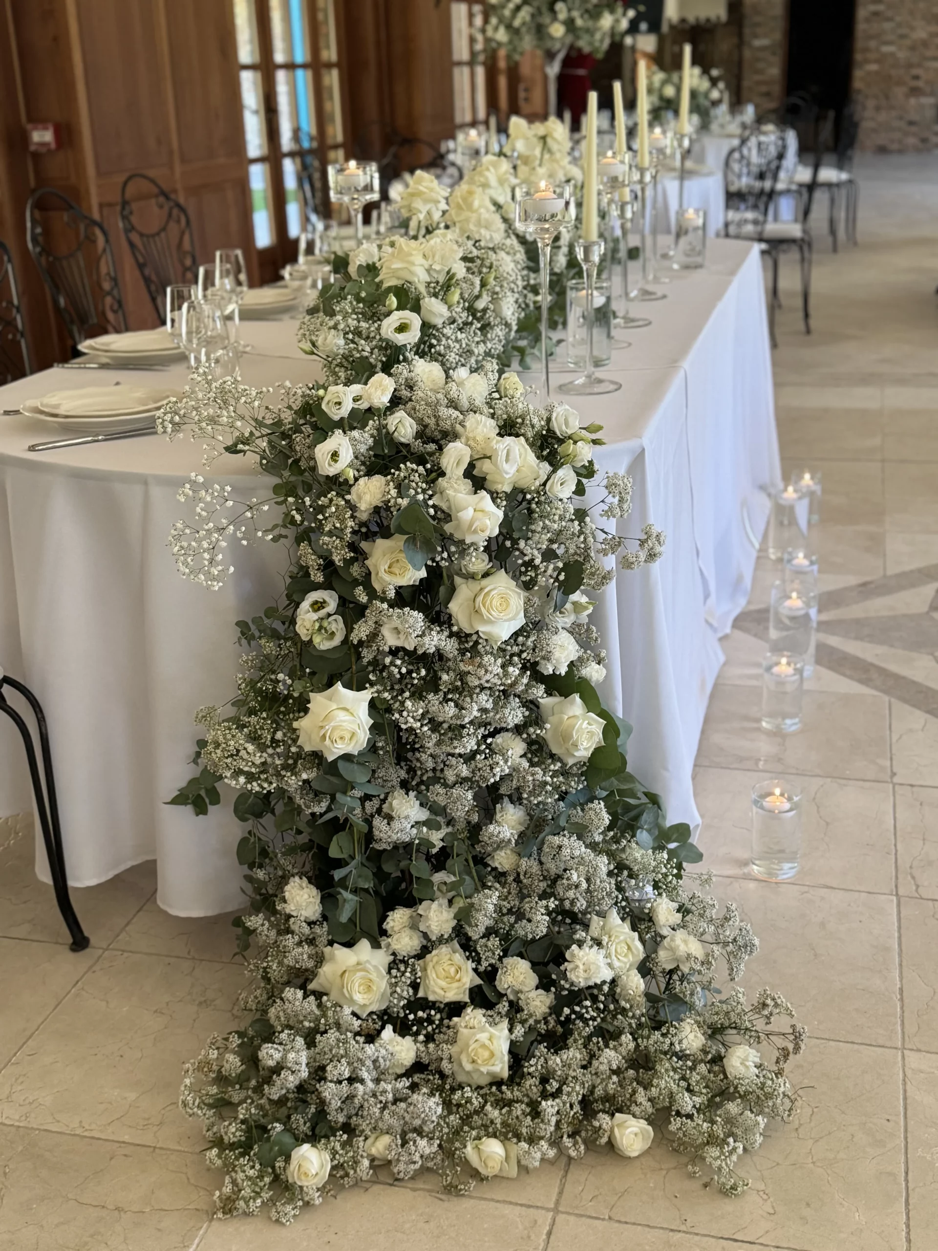 buffet_with_decoration_floral